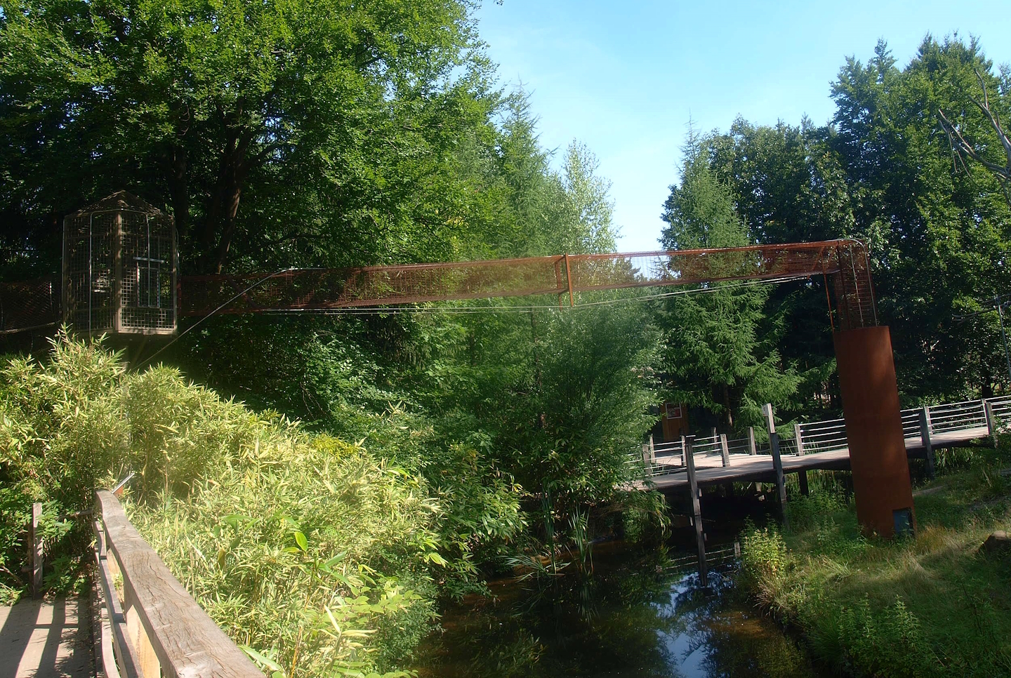 Transfer chute from monkey house to island, 2015-08-01