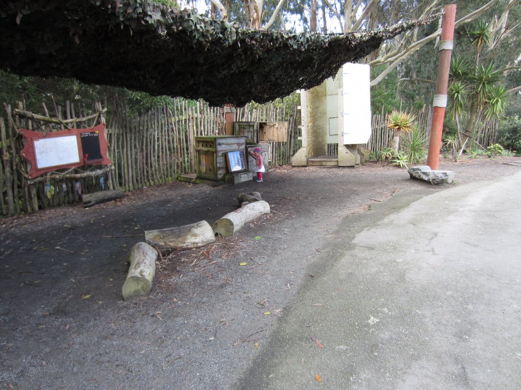 Transport crate display