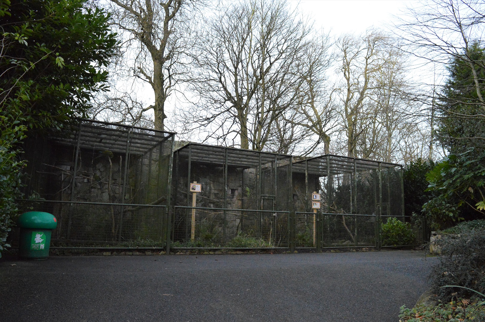 Triple parrot aviaries