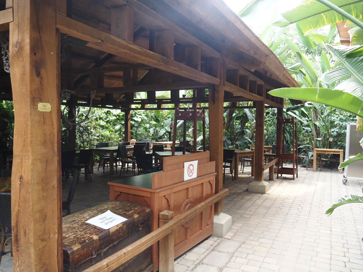 Tropenparadies/Asian greenhouse - Indoor eating area, 2024-08-05