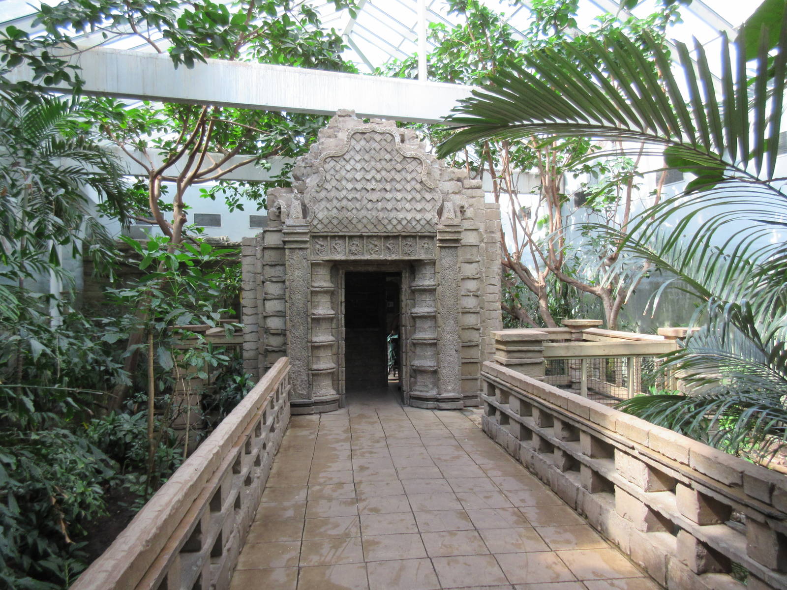 Tropical Bird House - Walk-Through Aviary