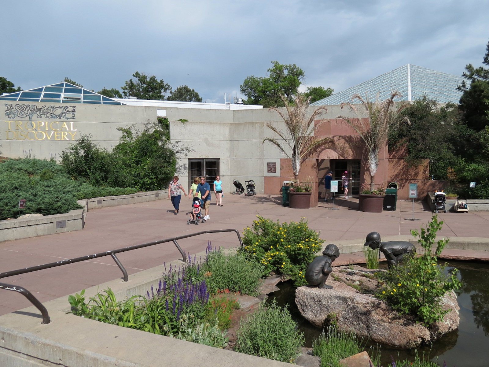 Tropical Discovery - Exterior