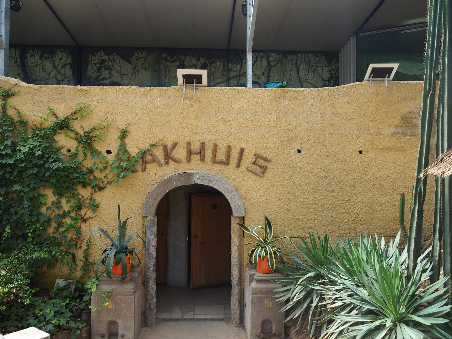 Tropical house bathroom, 2019-08-04