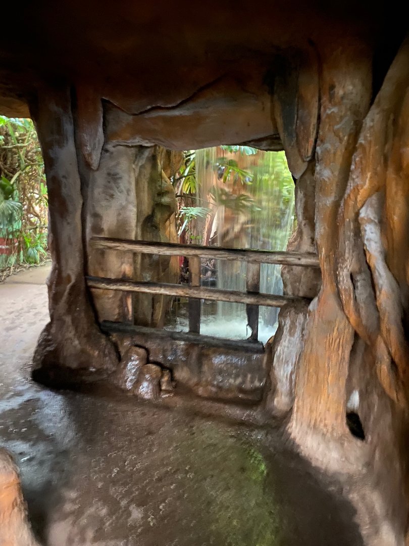 Tropical Trails - waterfall 161222