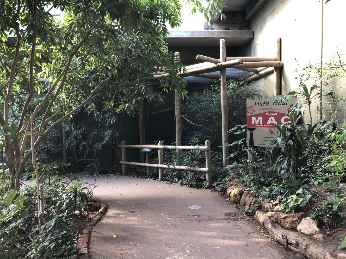 Tropics - Guam Kingfisher Aviary