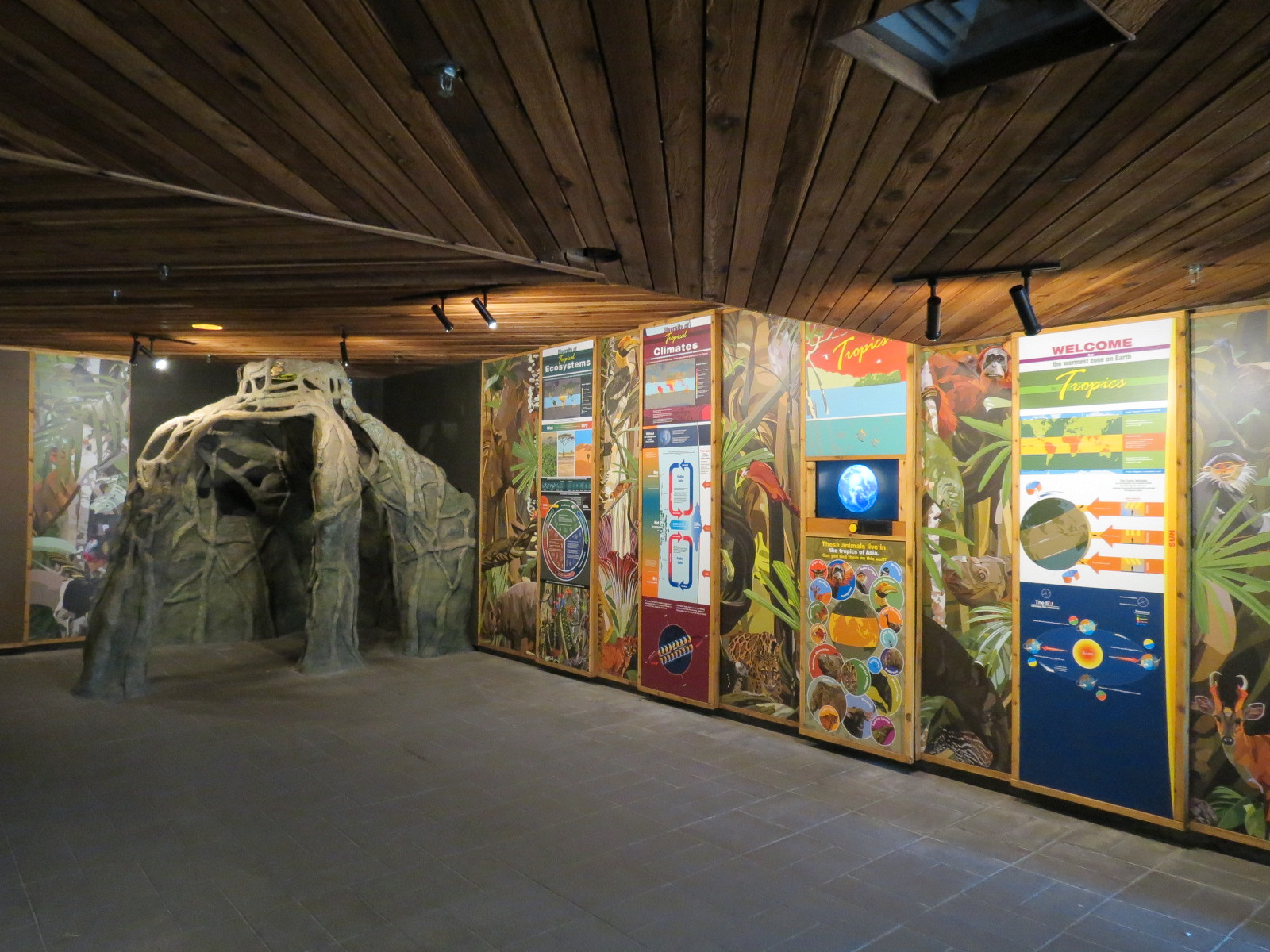 Tropics - Lobby Interior