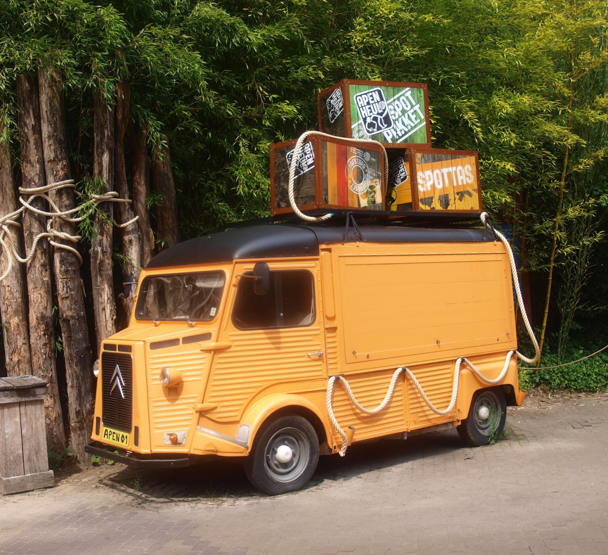 Truck for children's treasure hunt games, 2015-08-01