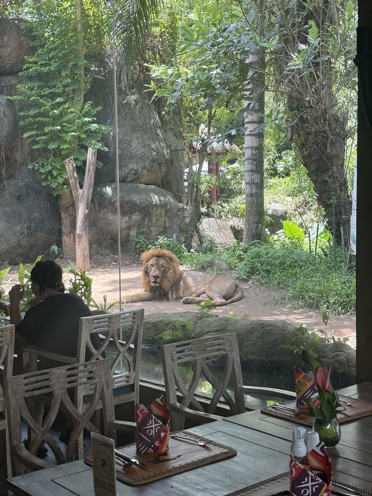 Tsavo Lion Restaurant - Dining room