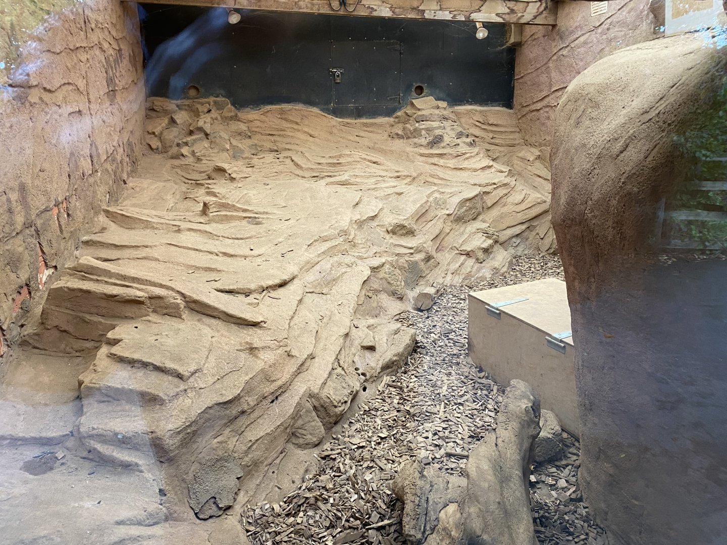 Tsavo Reserve - Meerkat exhibit 181021