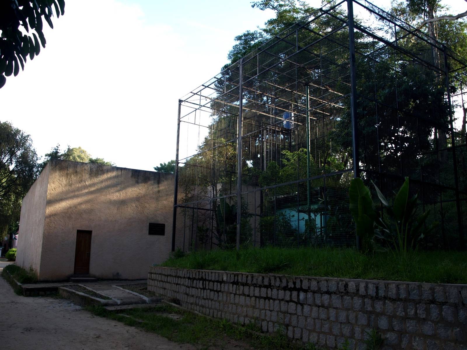 Tsimbazaza Zoo - Lemur exhibit and house