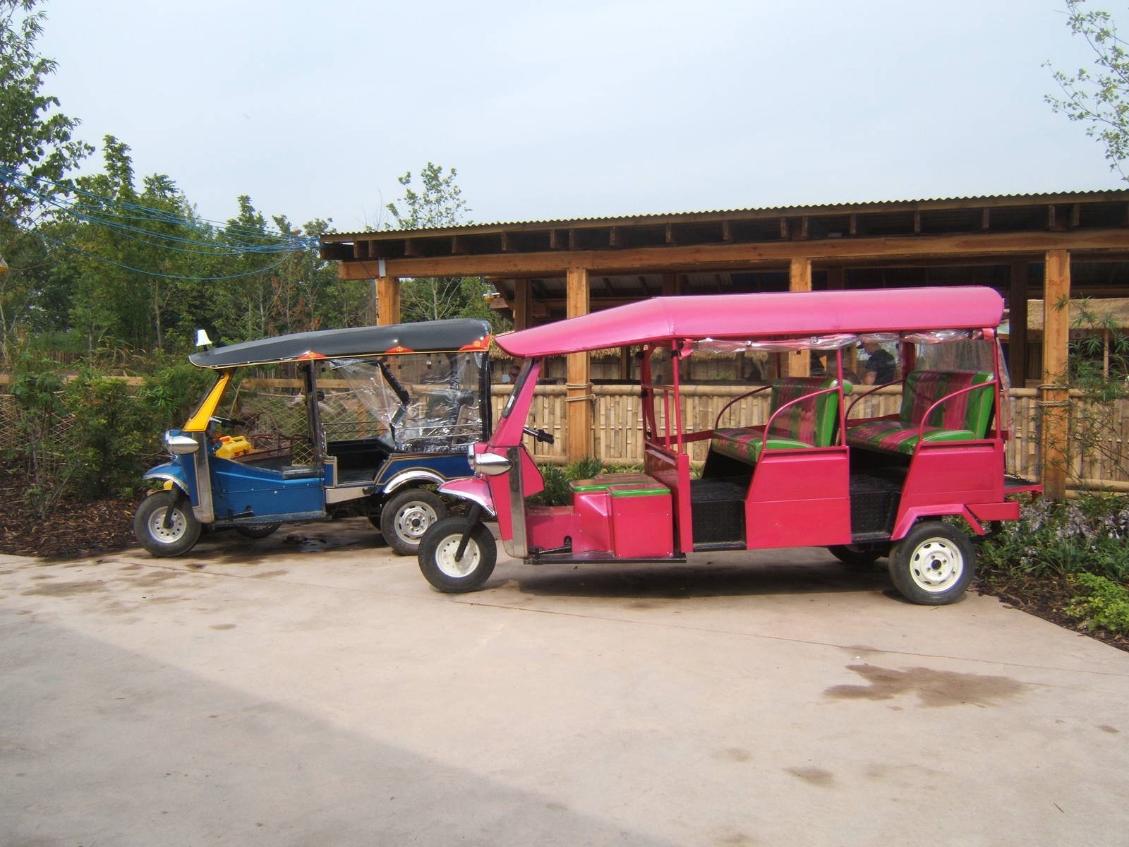 Tuc tucs with nobody on them