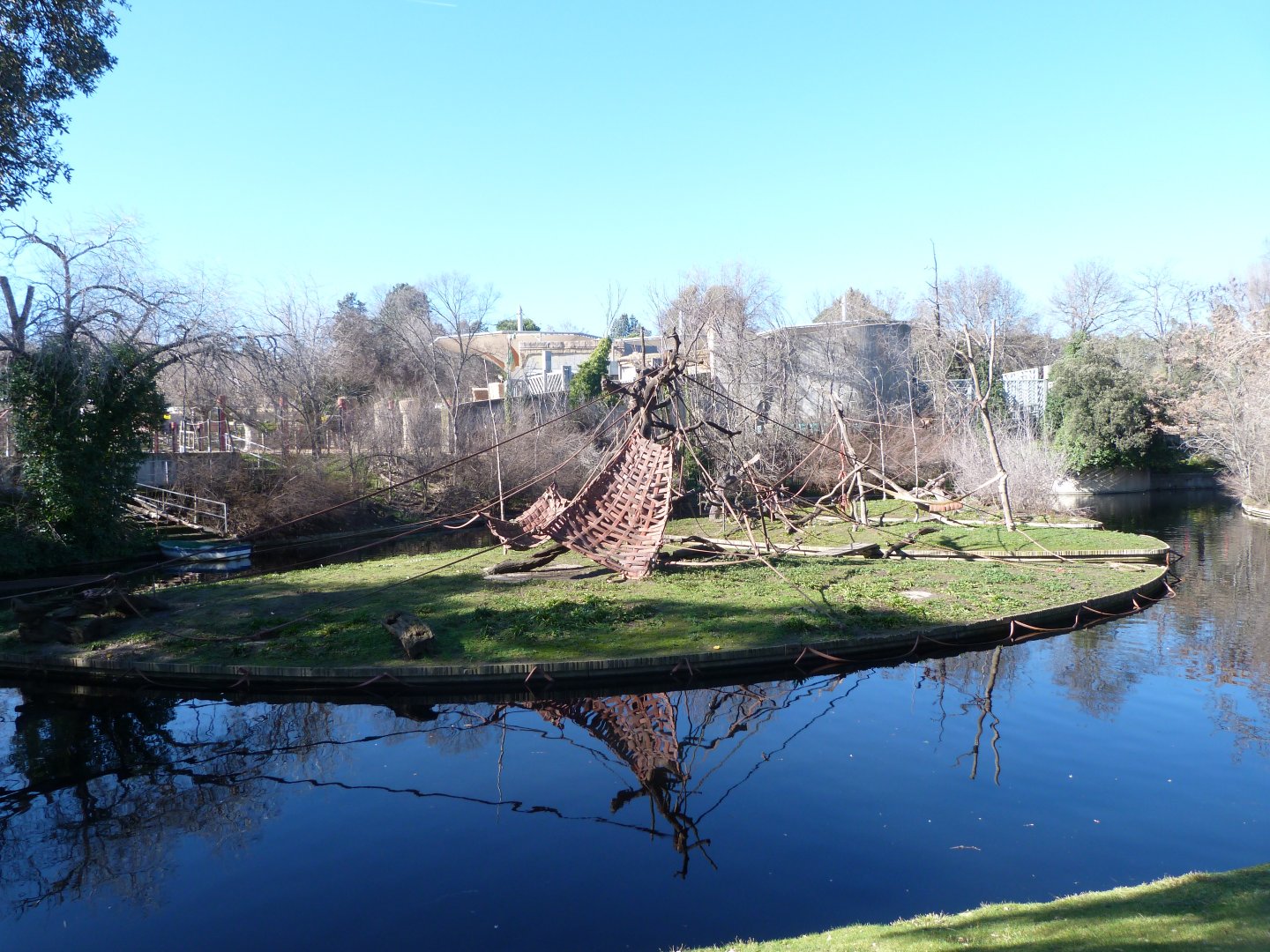 Tufted capuchin exhibit -Zoo Aquarium de Madrid (2025)