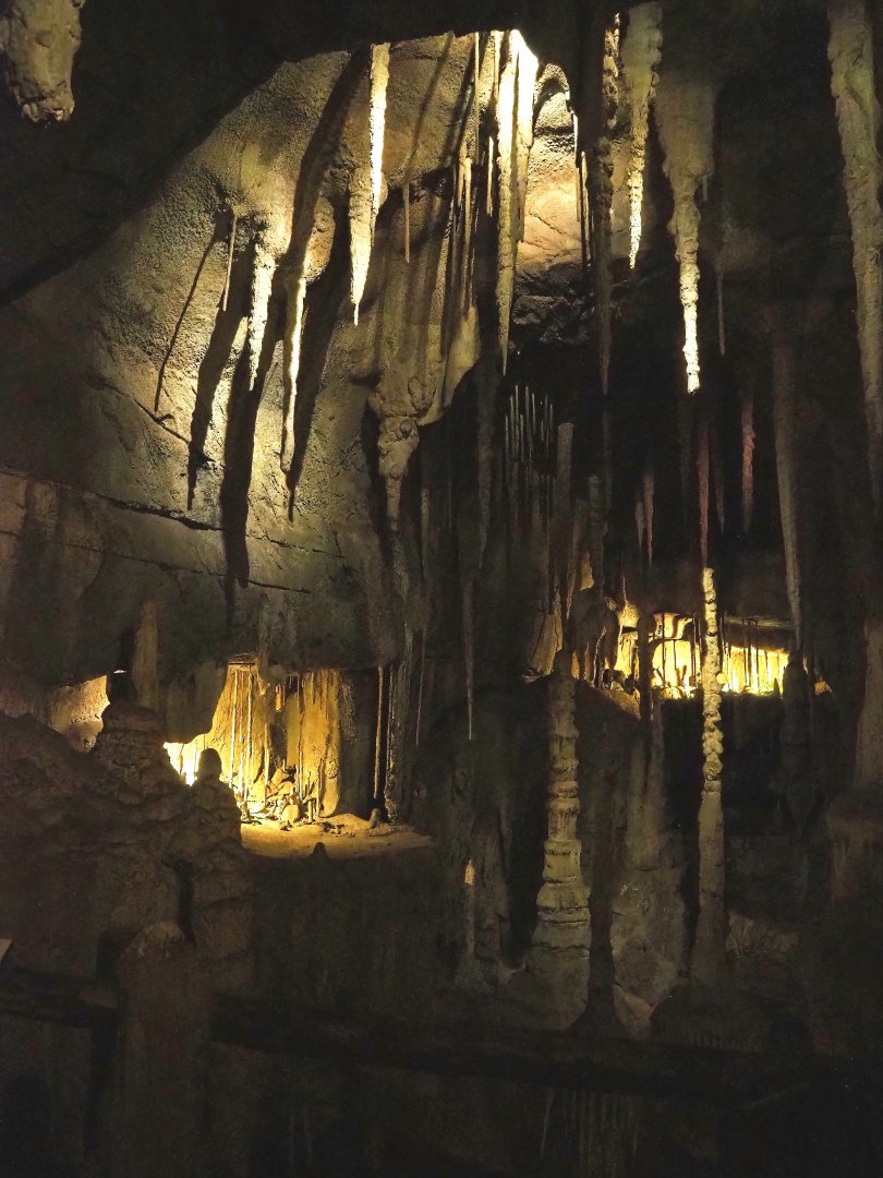 Tunnel between Desert and Bush - Mock karst cave, 2023-10-07