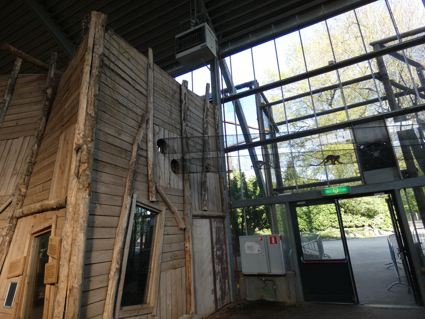 Tunnel connecting squirrel monkey indoor and outdoor