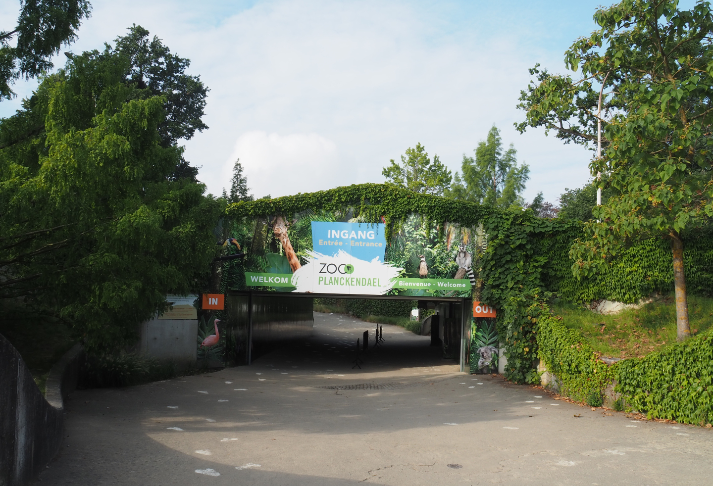 Tunnel underneath road connecting park and large parking lot, 2020-08-15