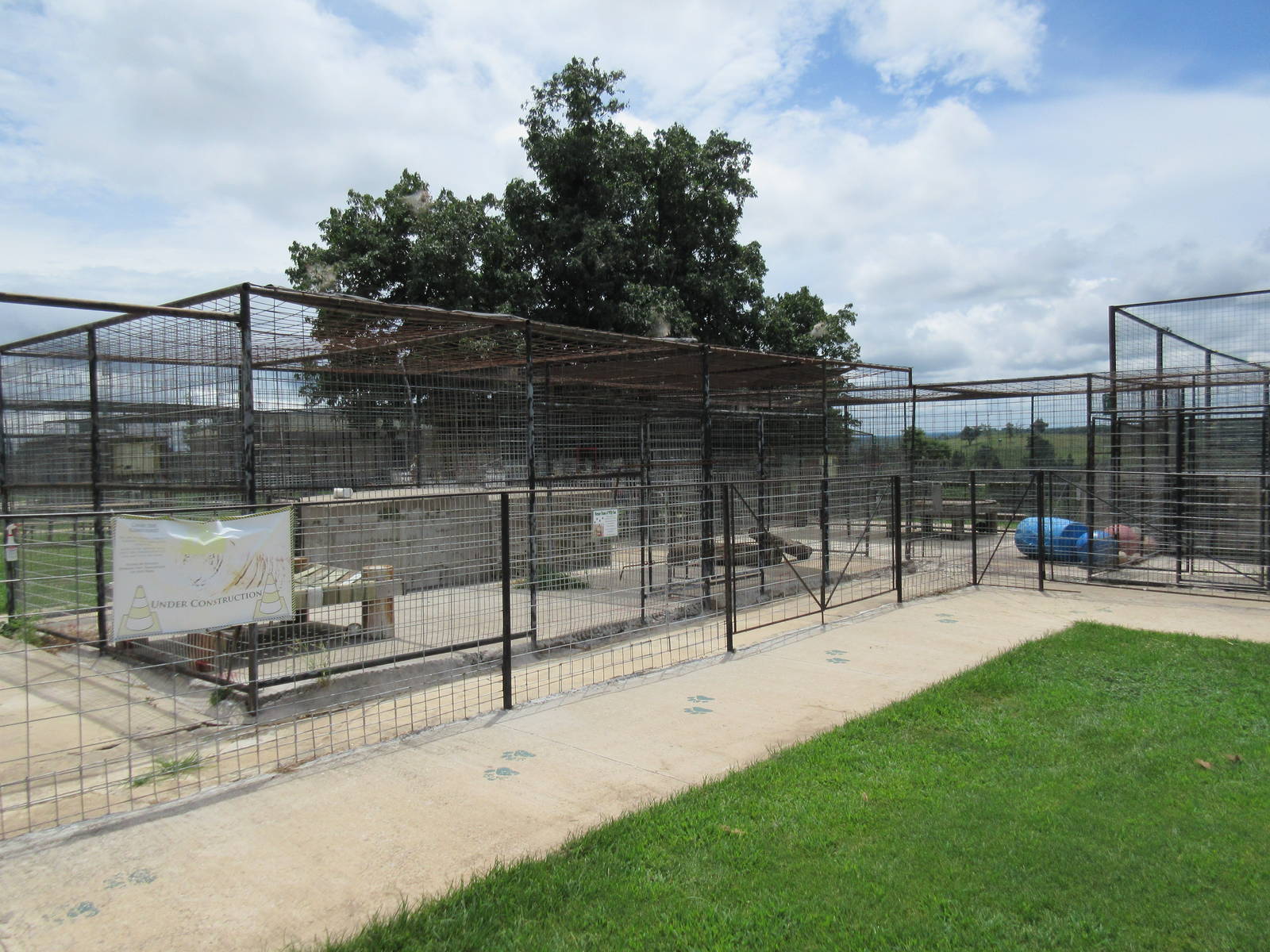 Turpentine Creek Wildlife Refuge (Arkansas) - Empty Cages (soon to be demol