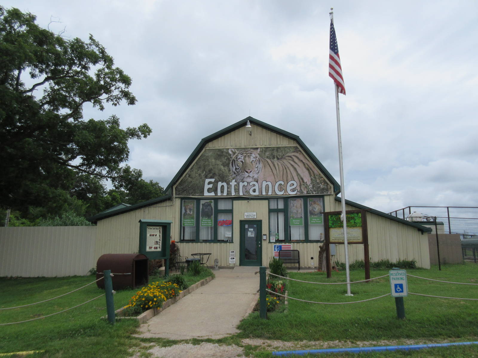 Turpentine Creek Wildlife Refuge (Arkansas) - Entrance