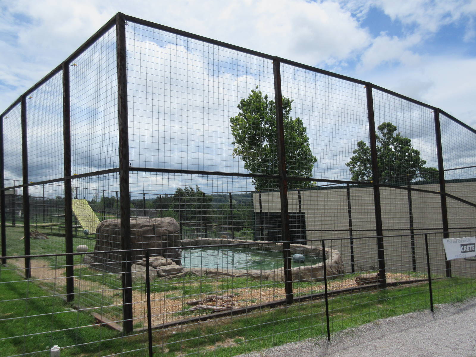 Turpentine Creek Wildlife Refuge (Arkansas) - Grizzly Bear Exhibit