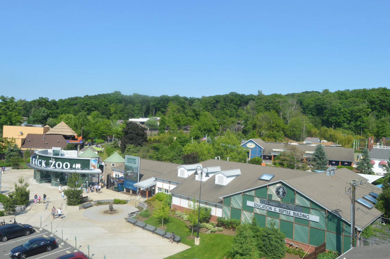 Turtle Back Zoo Entrance and Reptile House Overview
