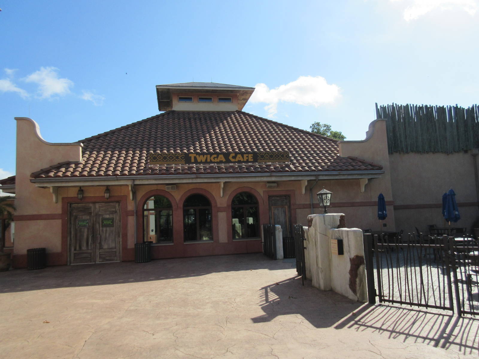 Twiga Cafe - it overlooks the giraffe/ostrich/zebra yard