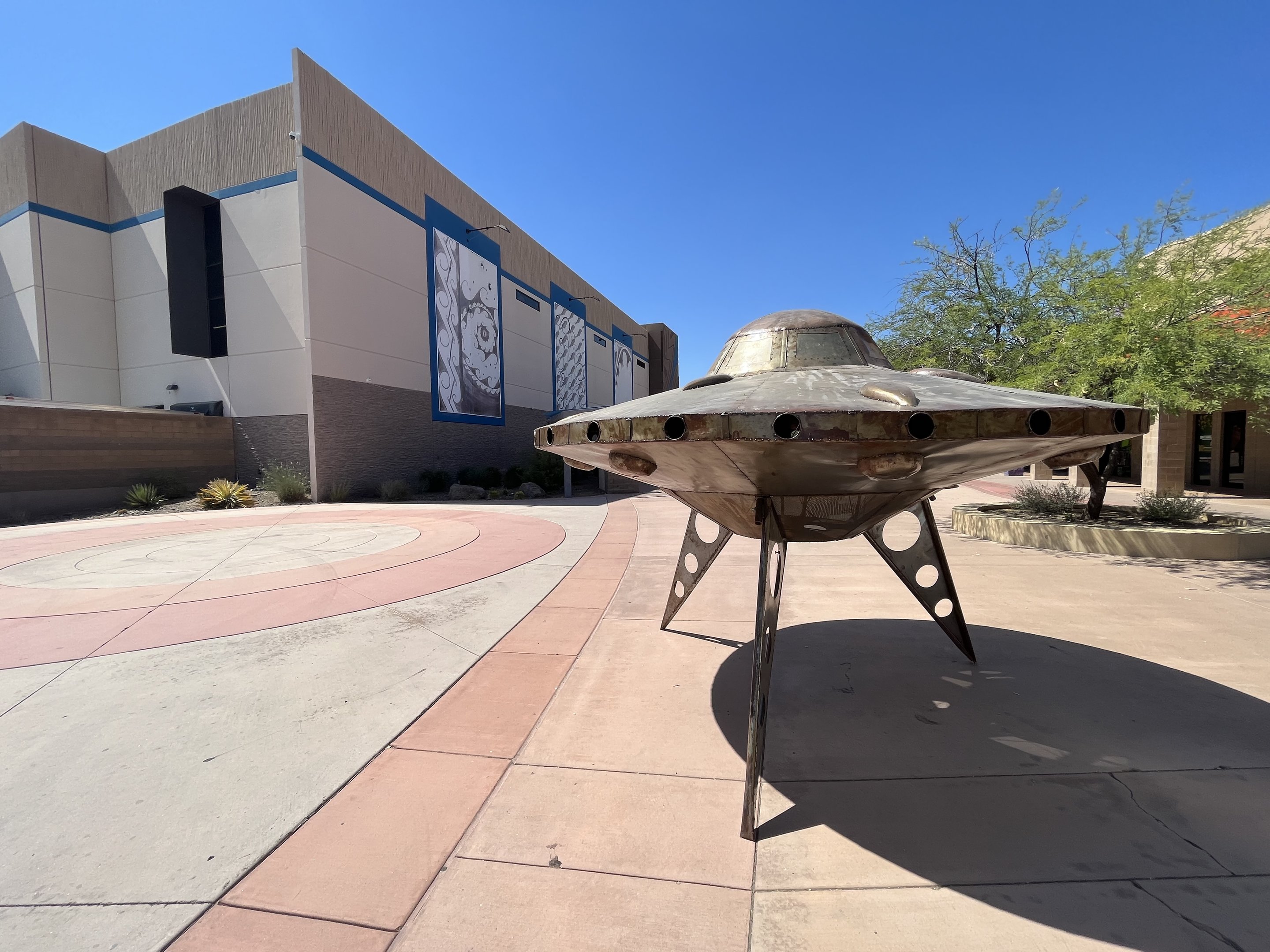 UFO outside Aquarium