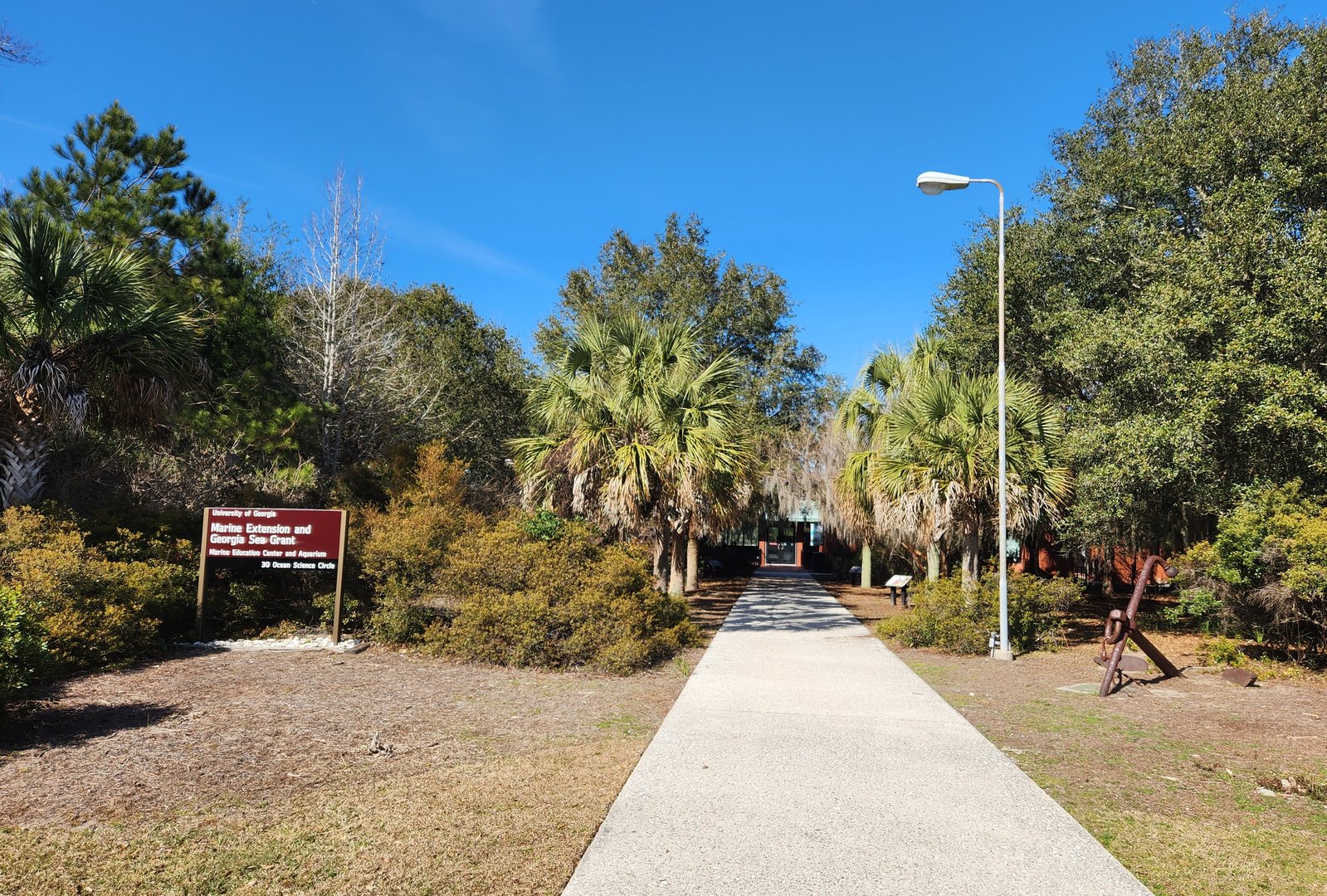UGA Marine Center & Aquarium - Entrance path