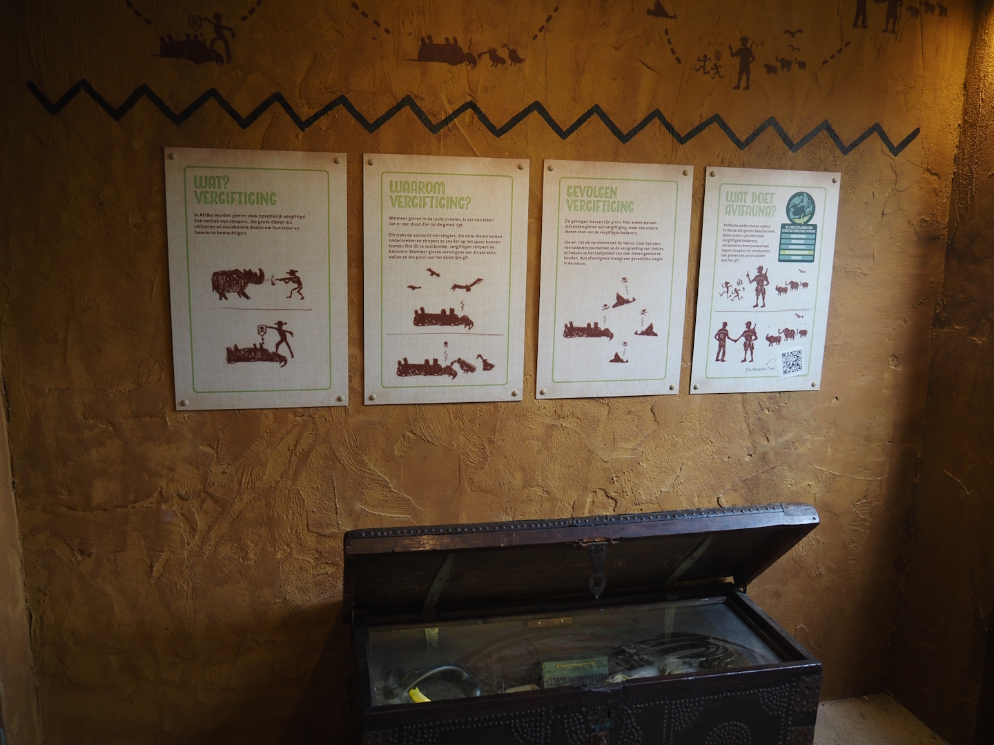 Umvikeli - New aviary for vultures, secretary birds and other African birds - Poisoning as a threat to vultures display, 2025-06-09