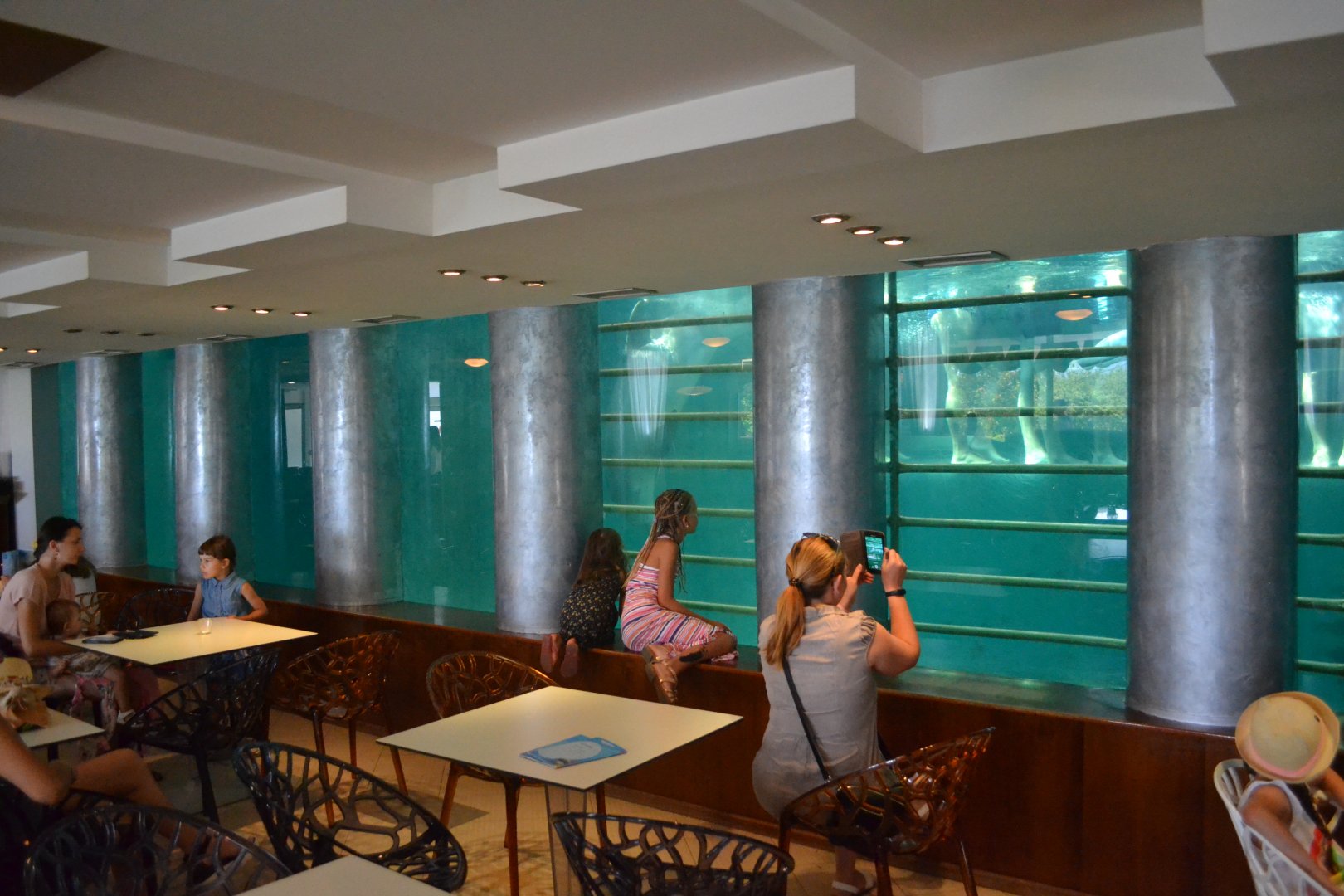Underwater view / café