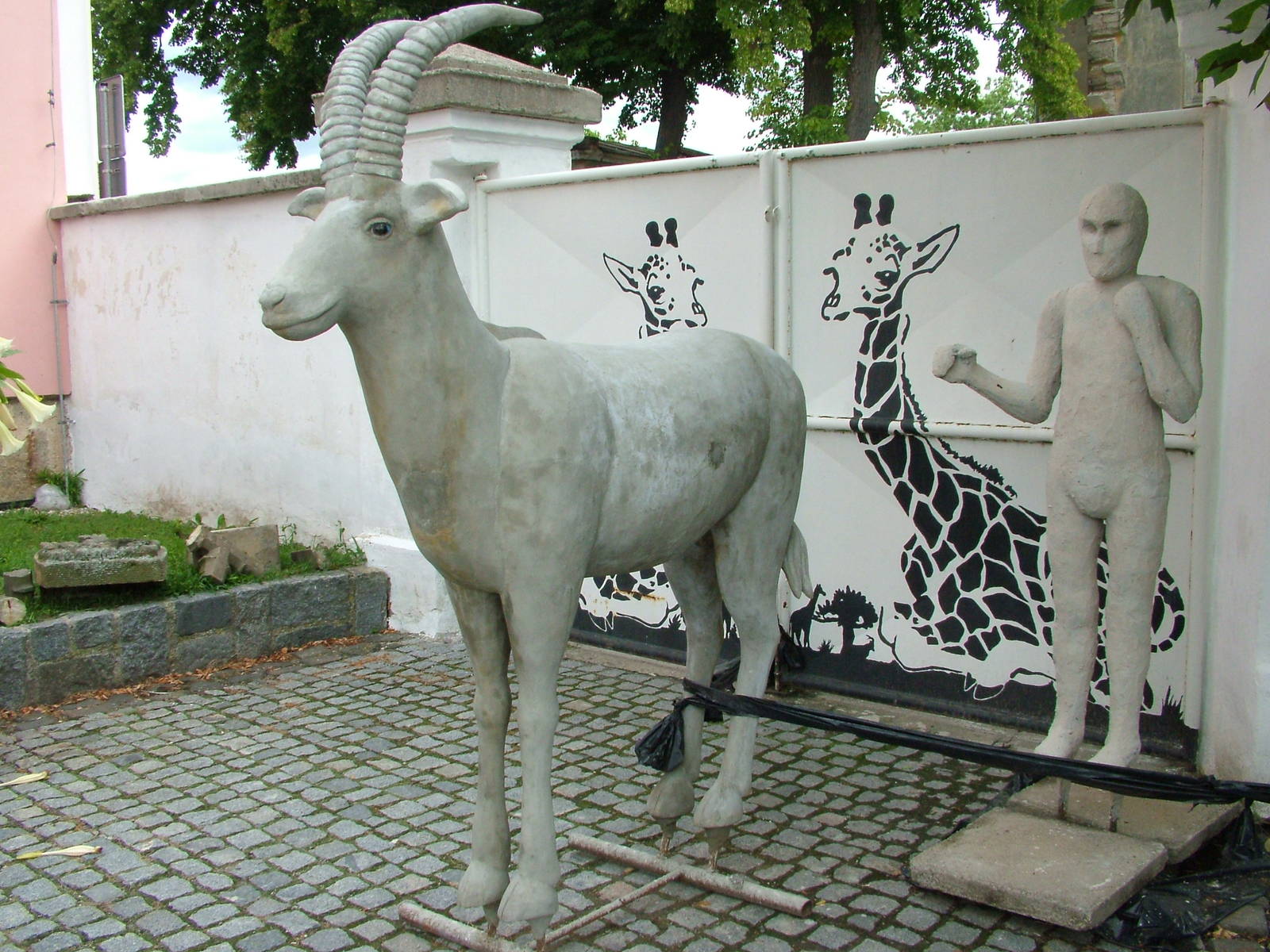 Unfinished Sculpture at Chleby, 26/08/12