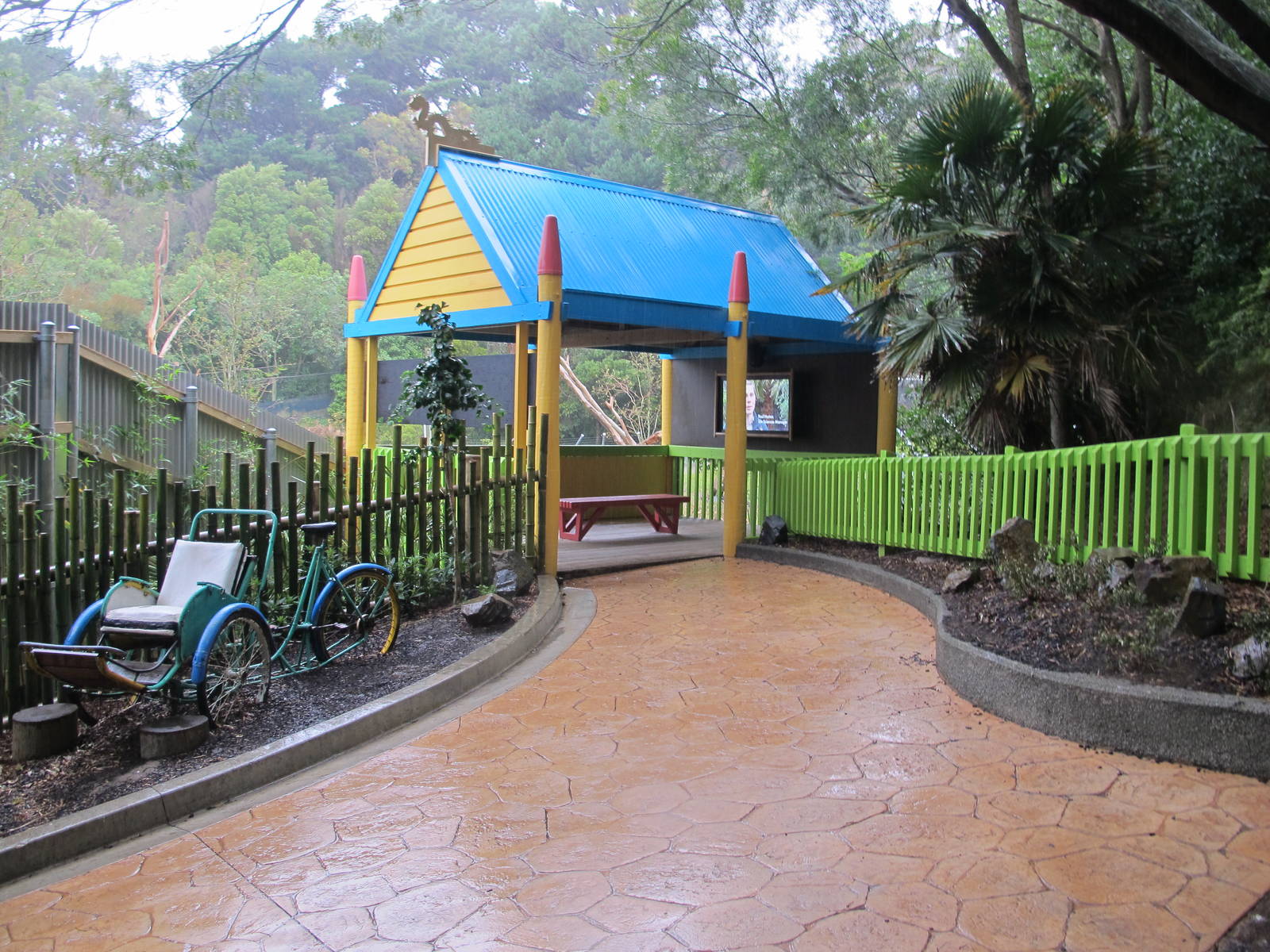 Upper Sun Bear Viewing Shelter - Wellington Zoo 2013