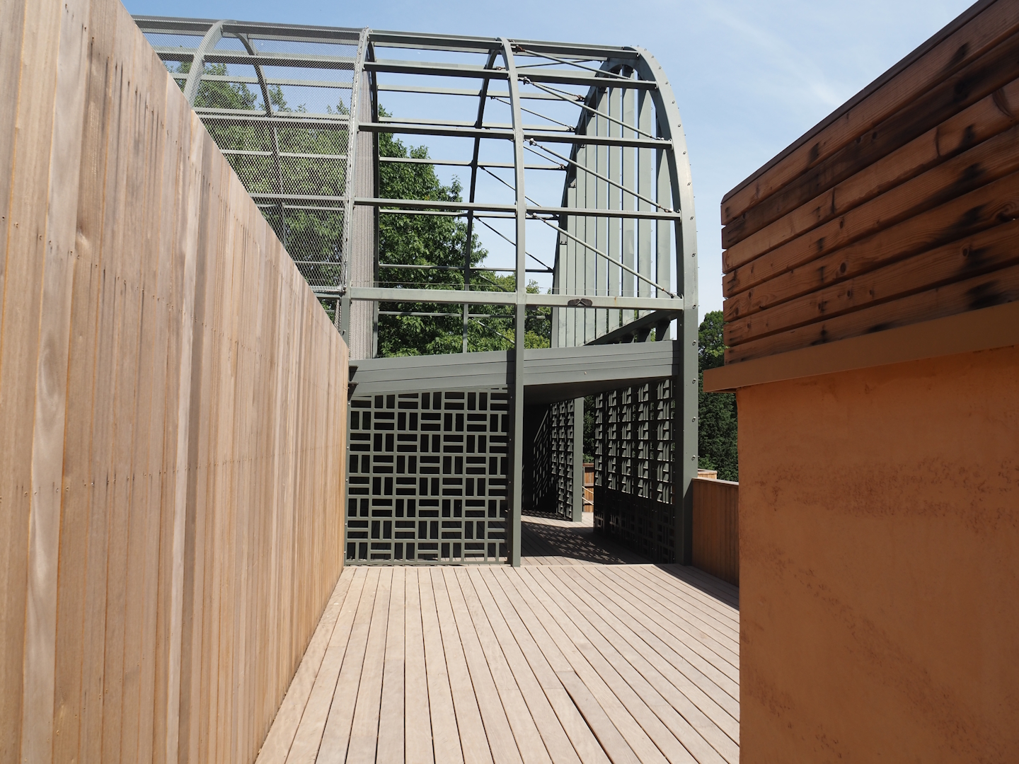 Upper viewing area on top of the hippo house - Aviary viewing area, 2025-05-14