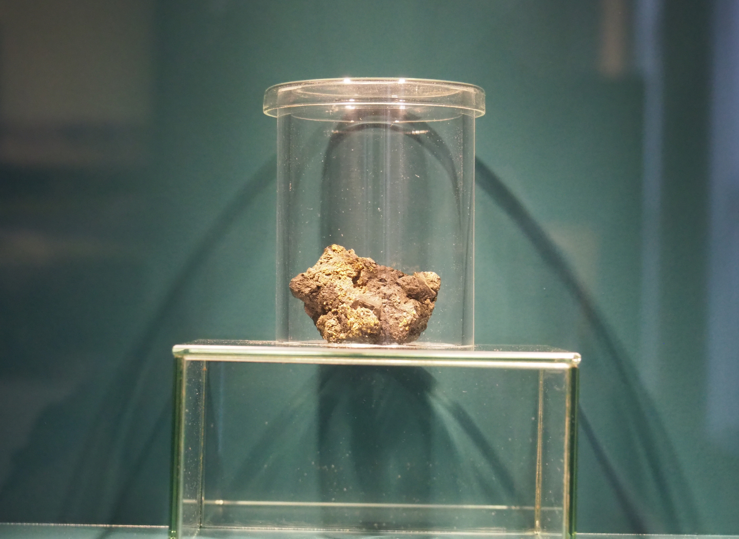 Uranium ore from Shinkolobwe mine, Congo, 2019-12-03