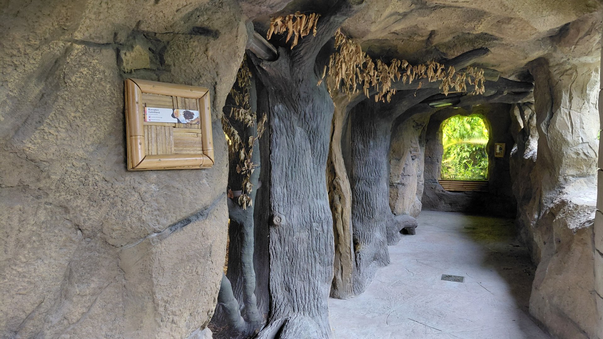 Vadtha ni - additional exhibits