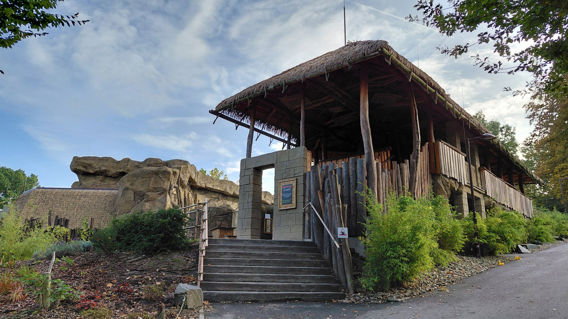 Vadtha ni - Temple of gibbons