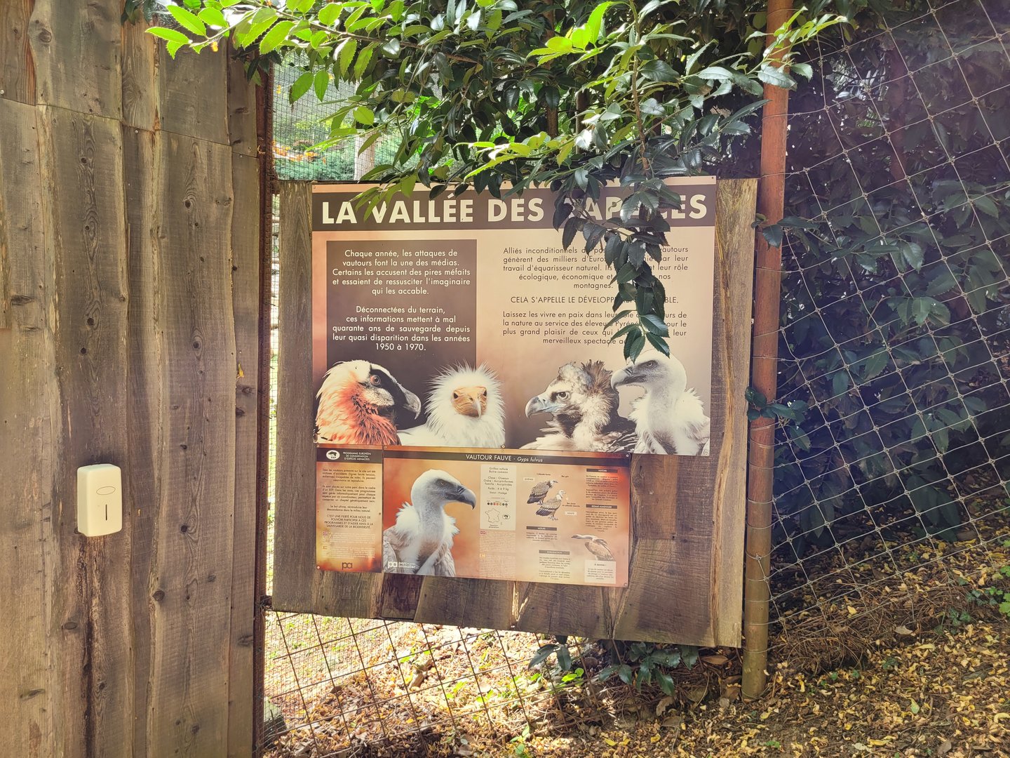 "Vallée des Vautours" sign -Parc Animalier des Pyrénées (2023)