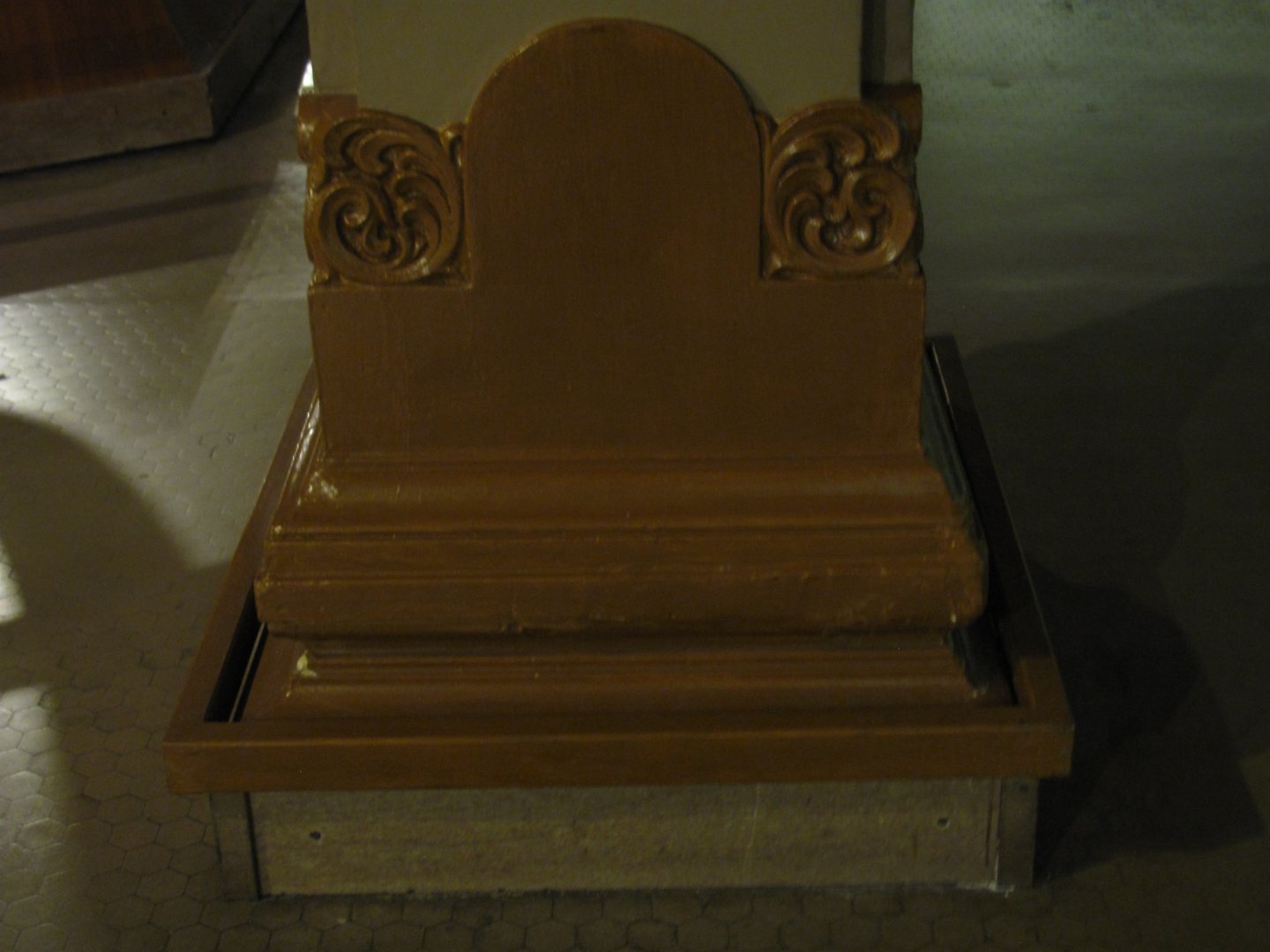 Vernay-Faunthorpe Hall of Asian Mammals Column Detail