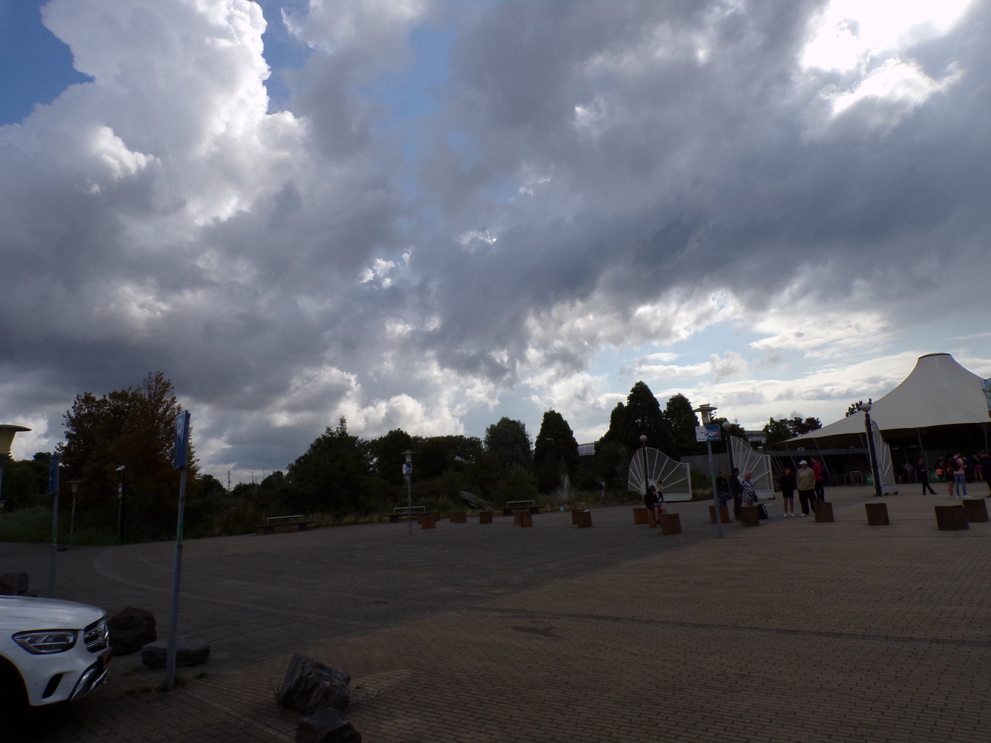 View coming up to entrance 13.7.23