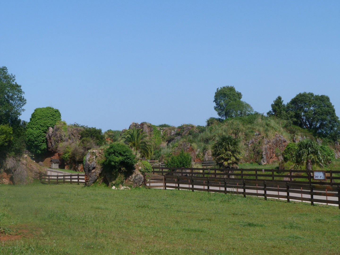 View from the bison to gemsbok exhibit -Parque de la Naturaleza de Cabárceno (2025)