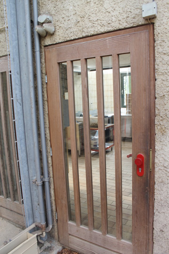 View into the food-kitchen Birdhouse