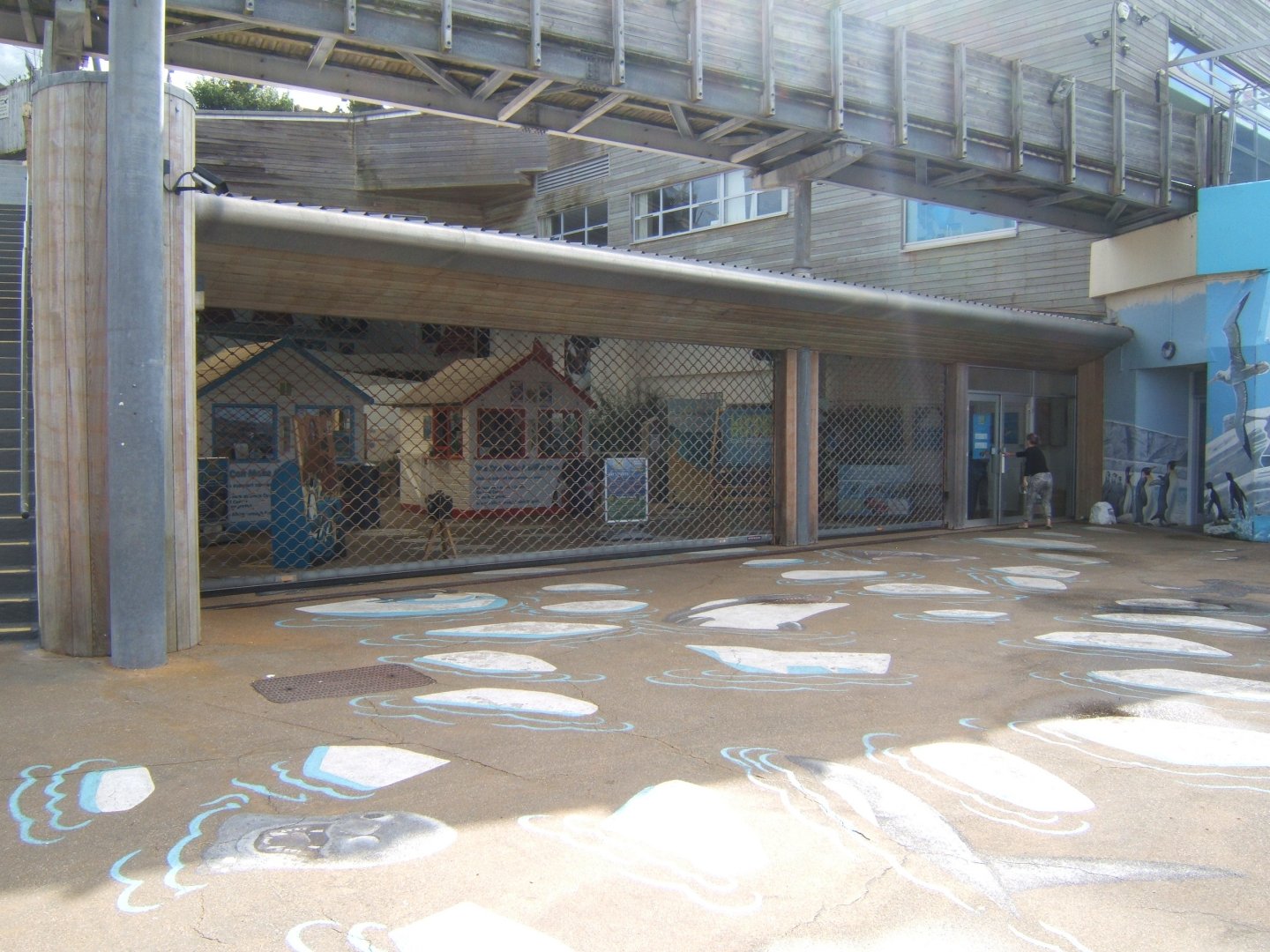 View of closed entrance 30/07/2017