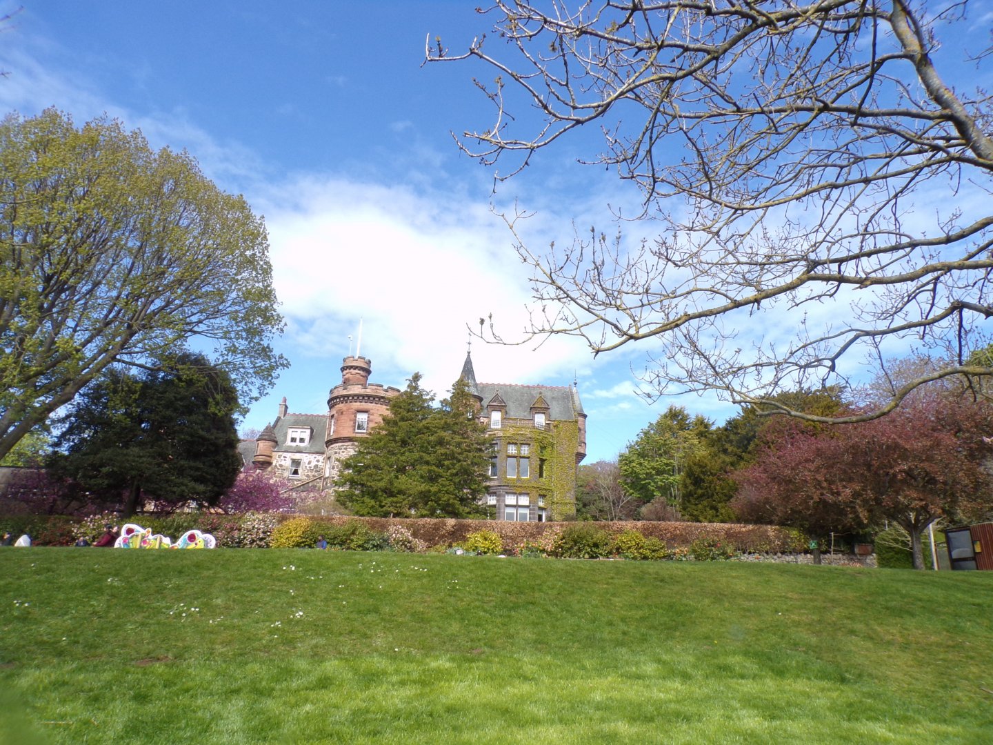 View of main lawn and mansion 20.4.25