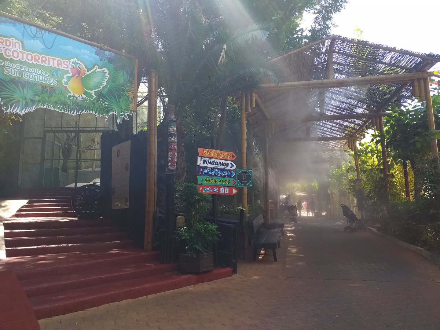 View of the conure aviary and main path -MundoMar Benidorm (2021)