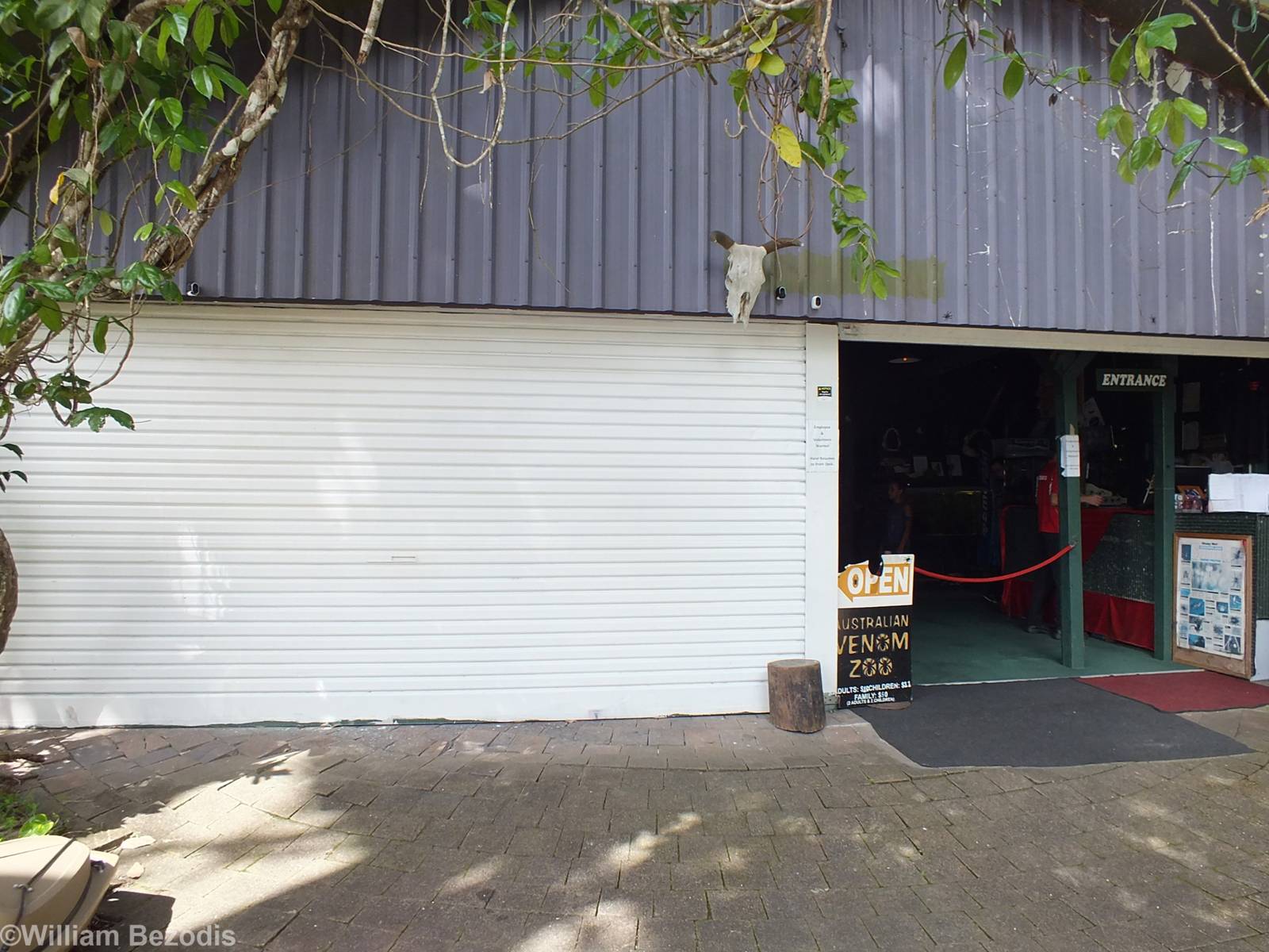 View of the Venom Zoo From Outside