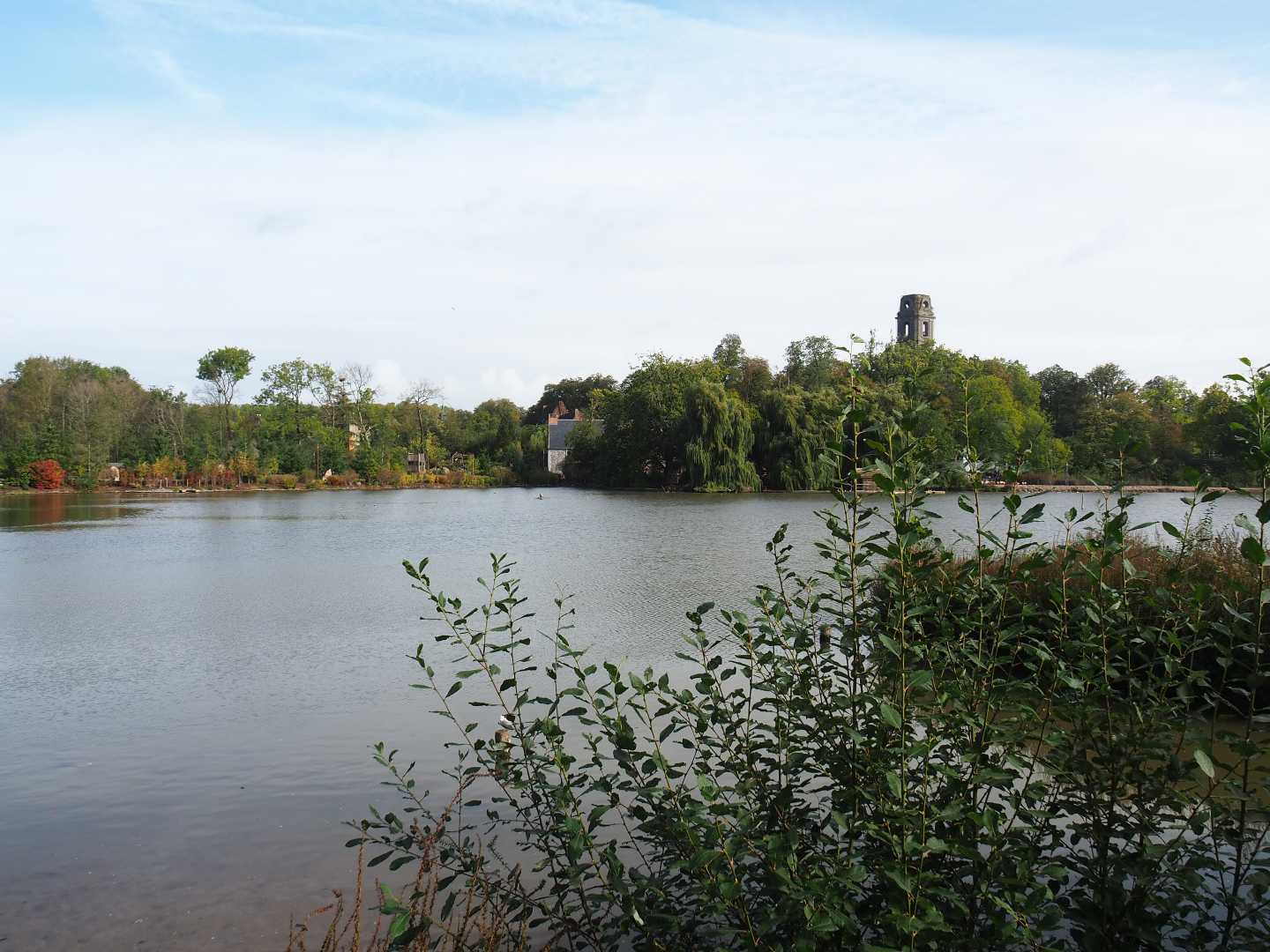 View over one of Pairi Daiza's lakes, 2019-10-04