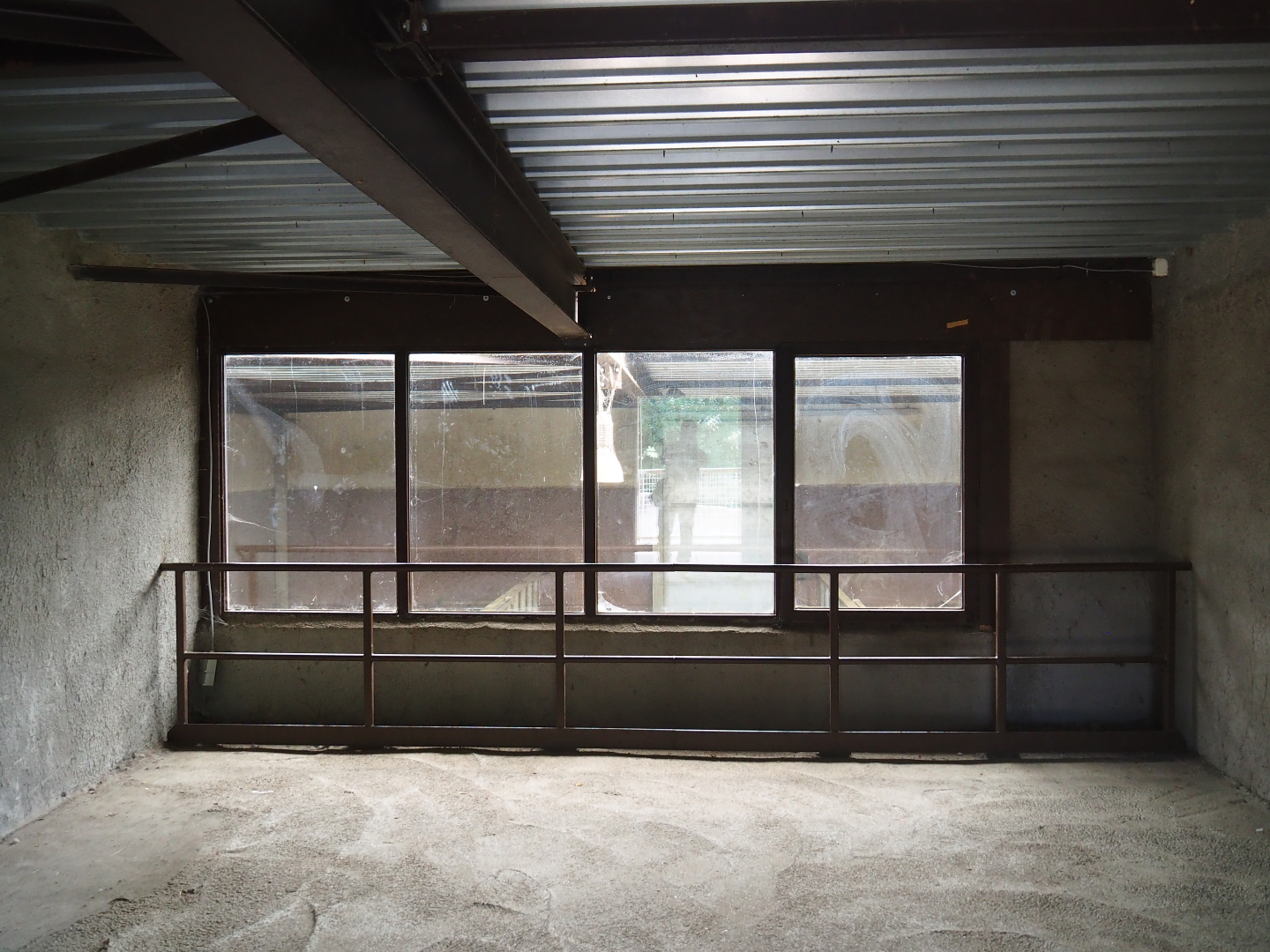 Viewing area African bush elephant stables, 2019-08-04