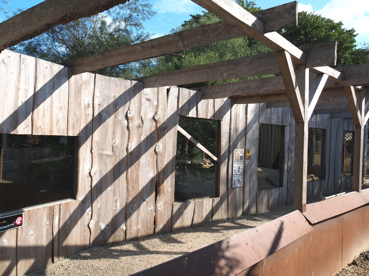 Viewing area Fennec fox and Indian crested porcupine/Meerkat exhibits, 2020-09-12