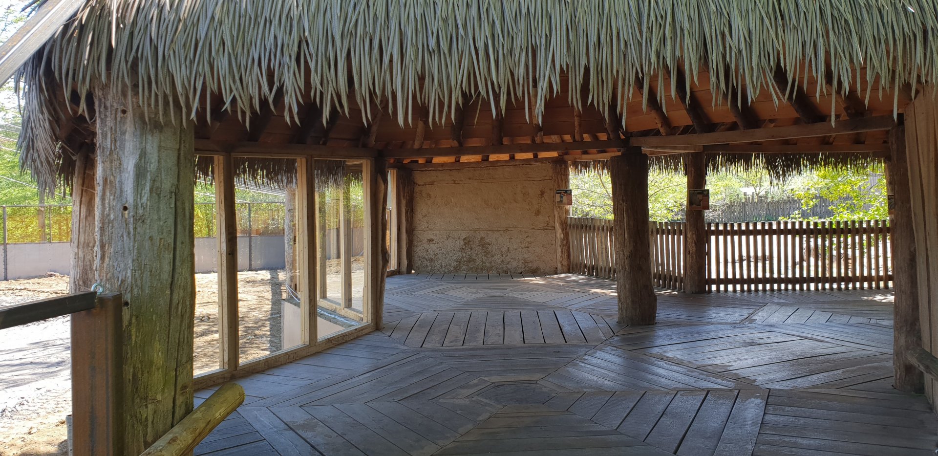 Viewing-shed new Flamingo-aviary ( left )  and Rhino - Zebra enclosure ( right )