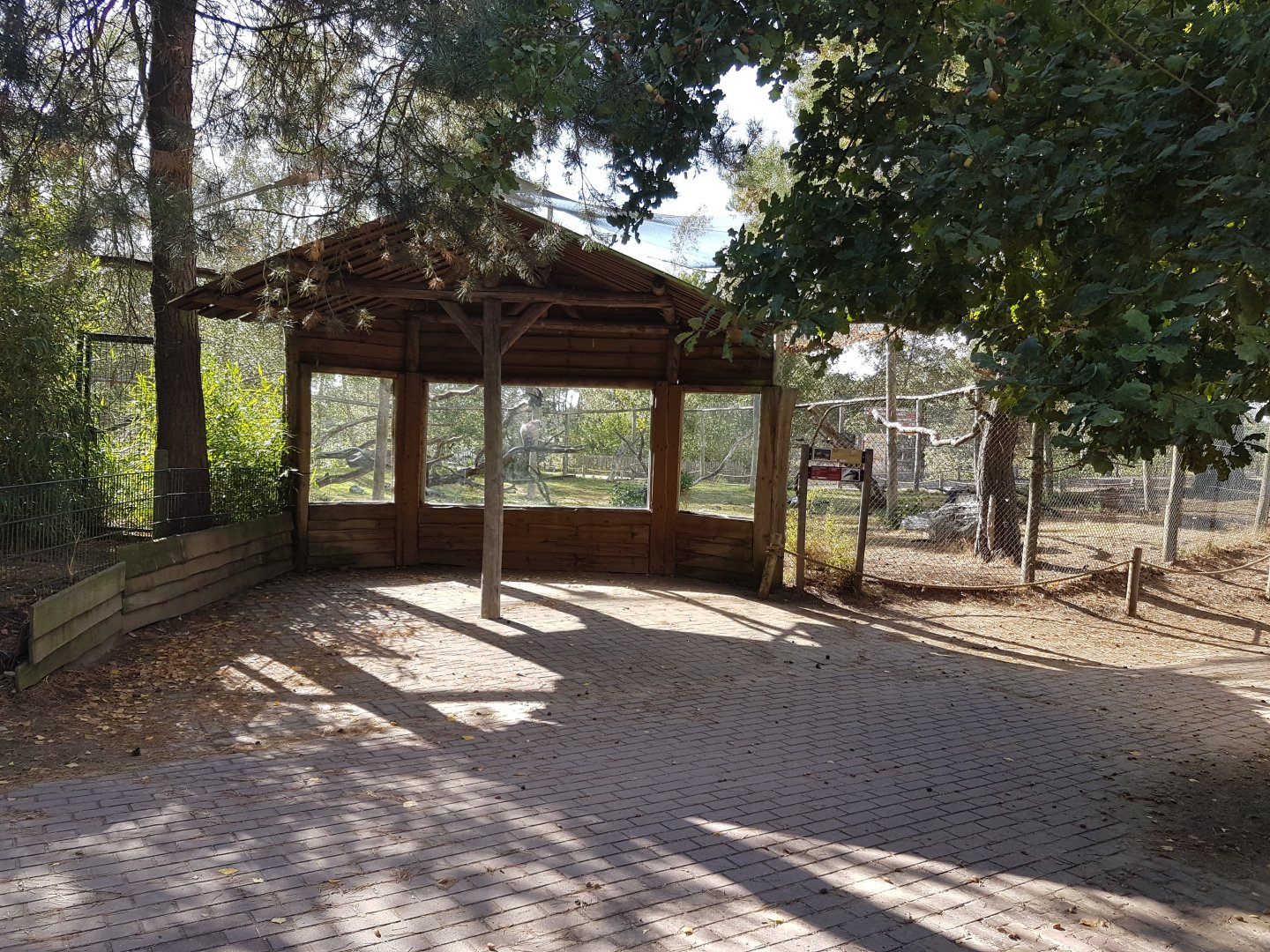 Viewing-shelter Vulture aviary