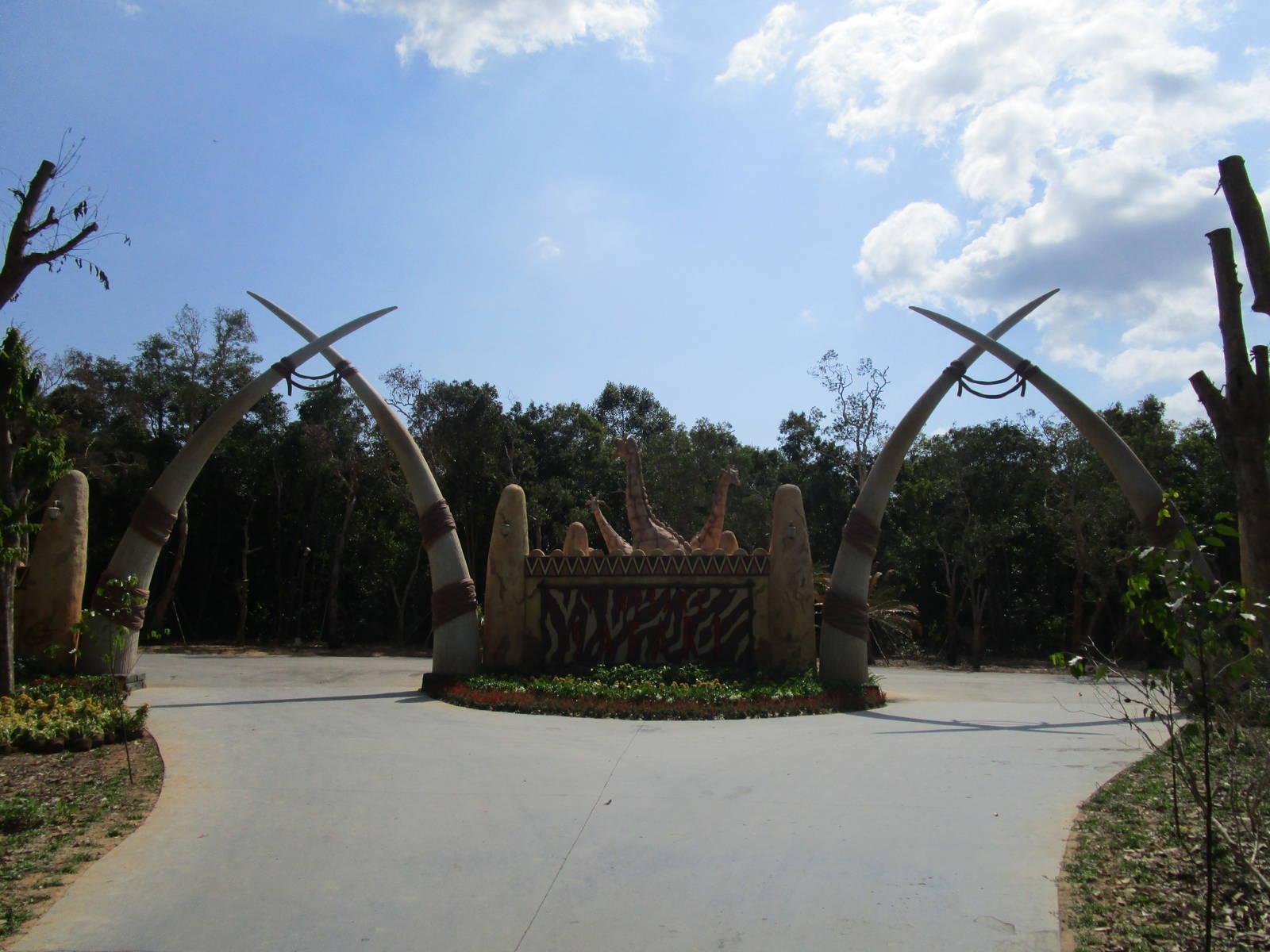 Vinpearl Safari - Entrance to Drive Through reserve