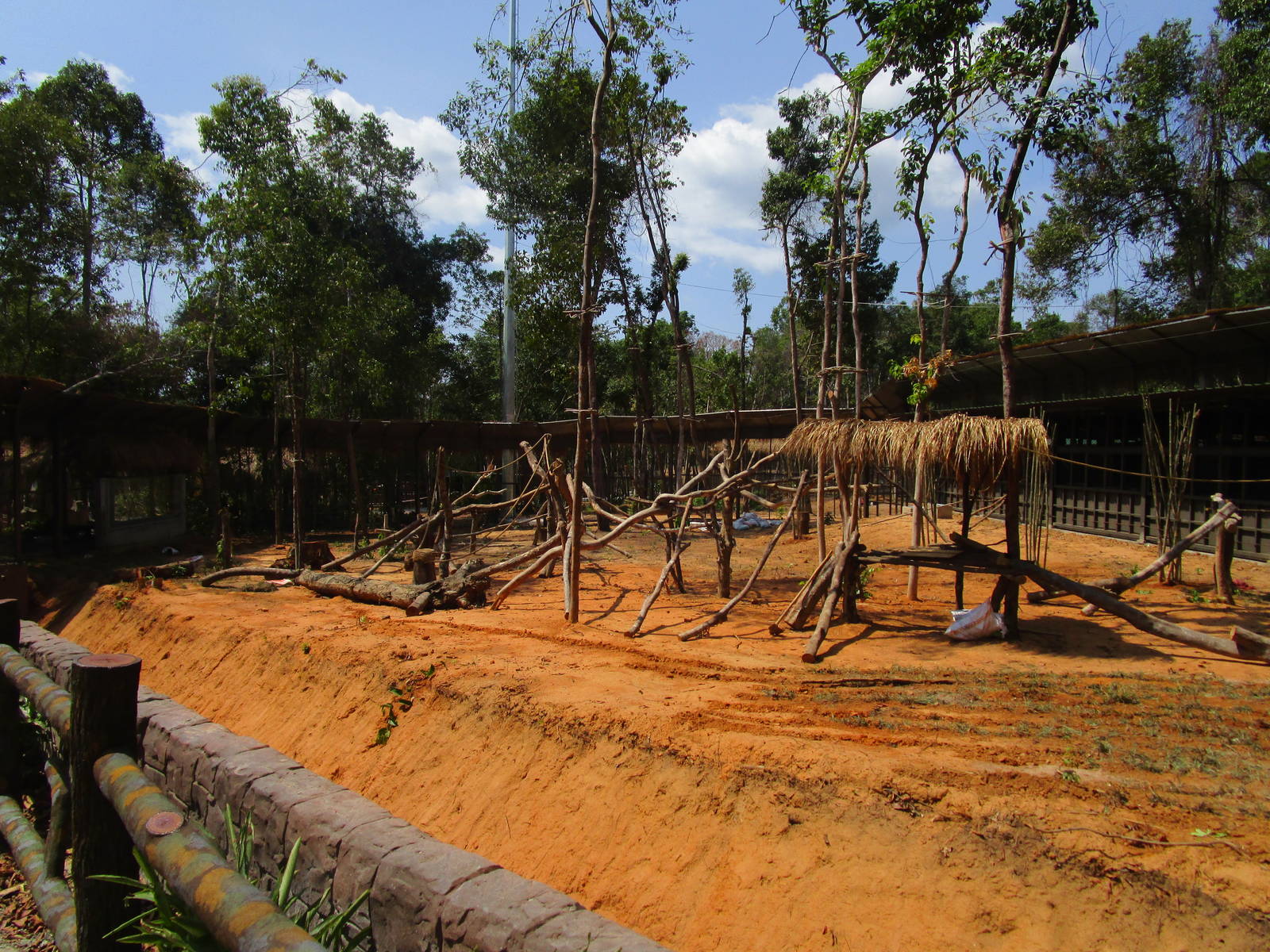 Vinpearl Safari - Gibbon Enclosure